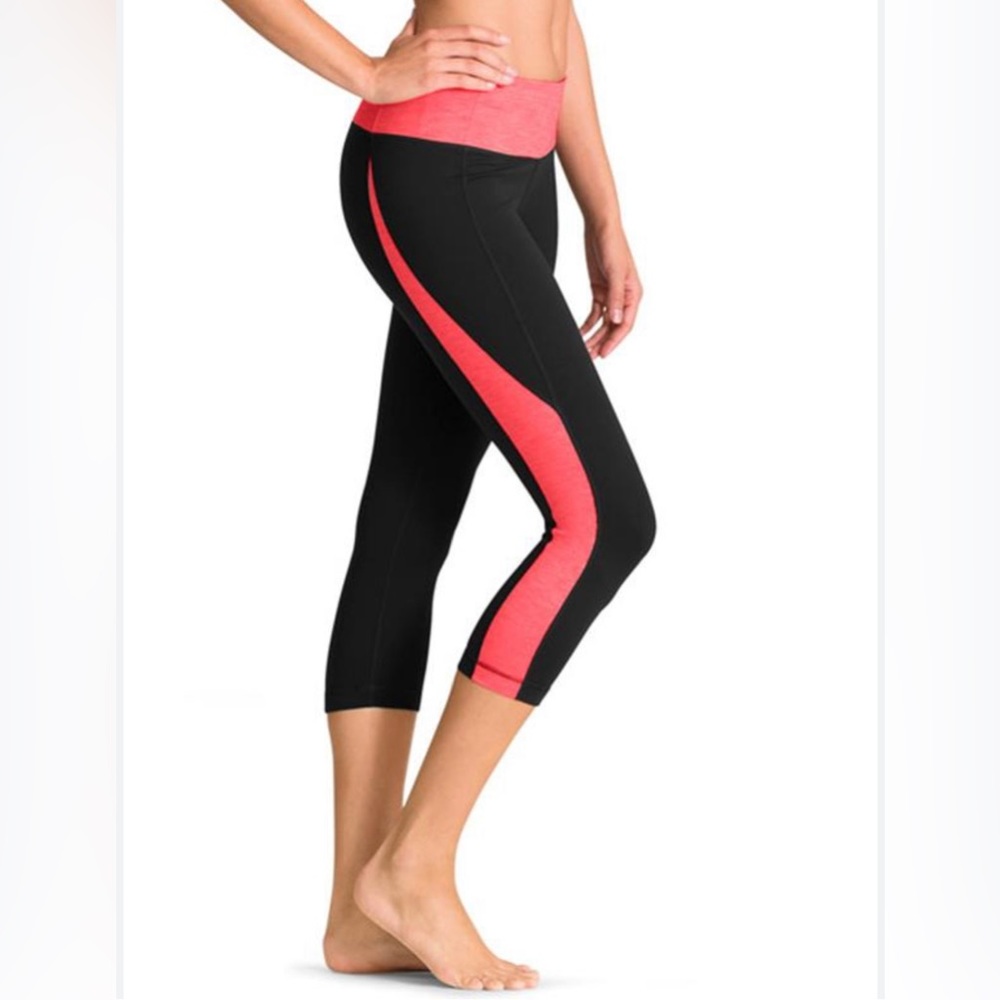 Athleta SPLITS REVELATION CAPRI Black/Coral Sizzle Size Medium